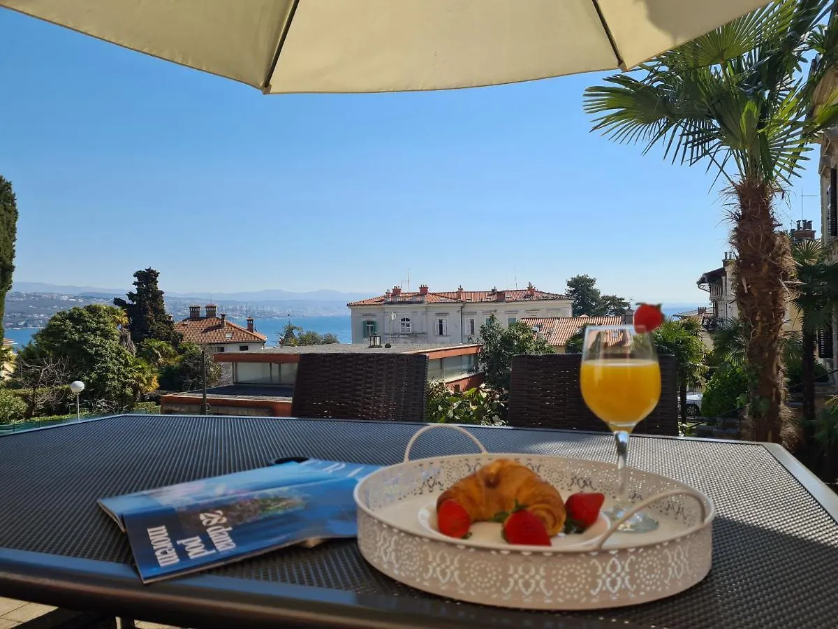 Downtown Apartment Ela Opatija