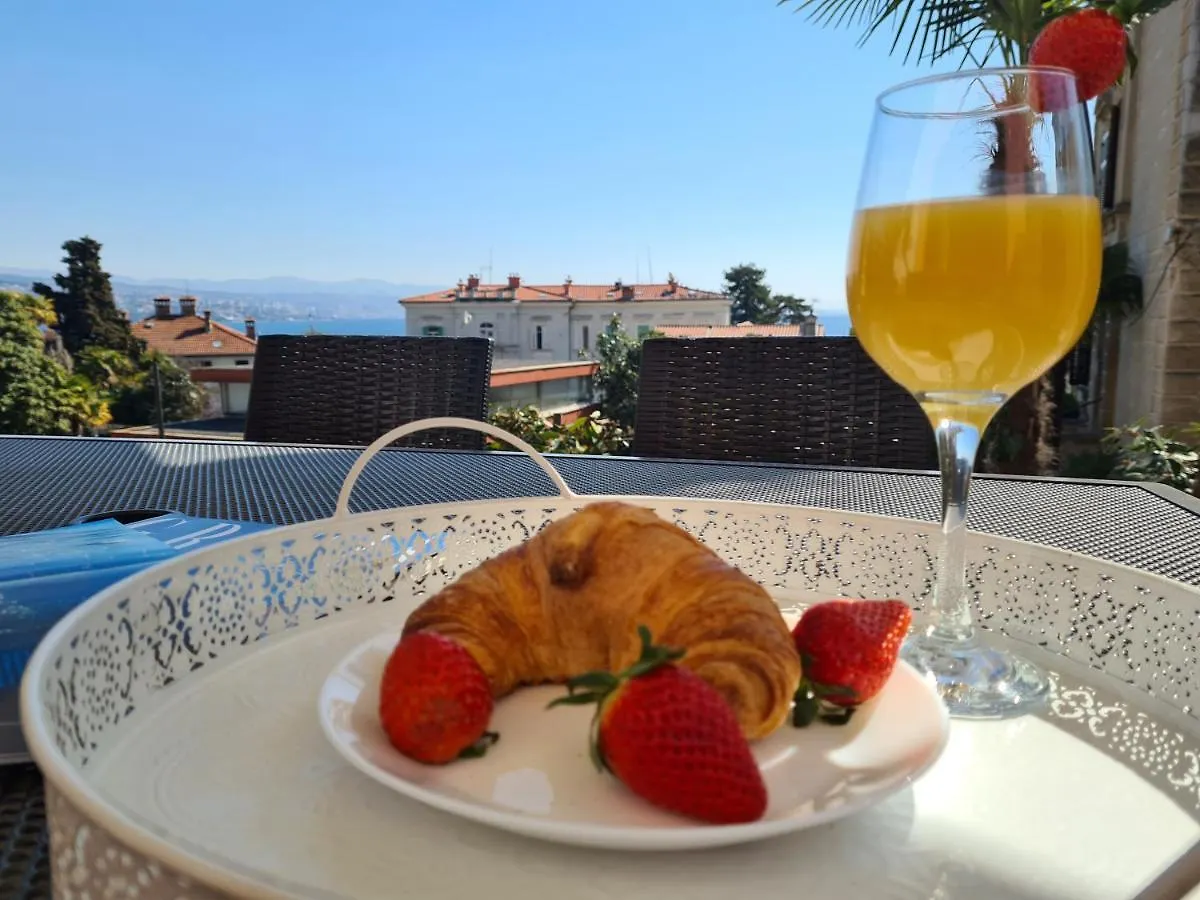 Downtown Apartment Ela Opatija