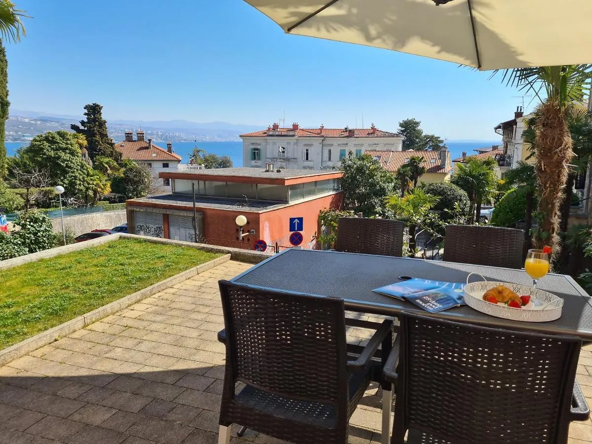 Downtown Apartment Ela Opatija