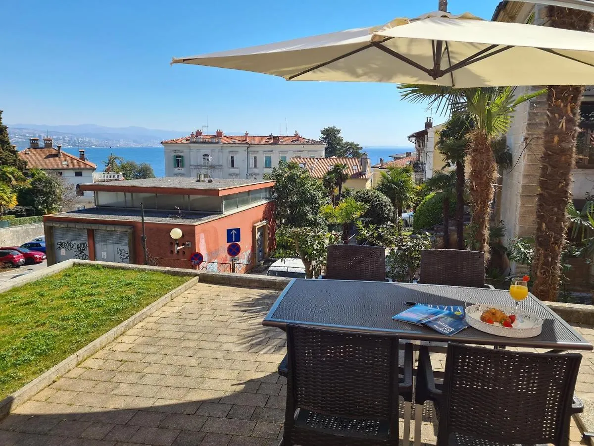Downtown Apartment Ela Opatija