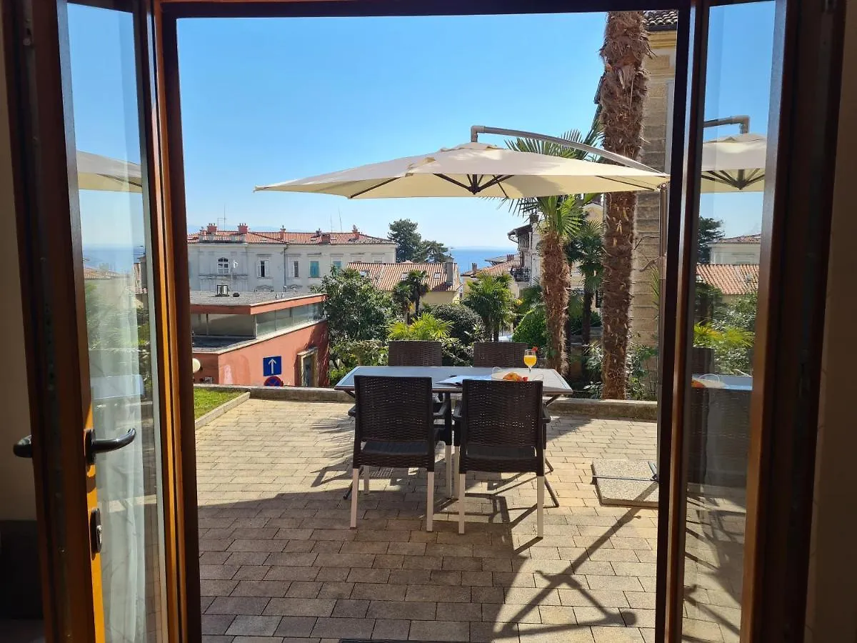 Downtown Apartment Ela Opatija
