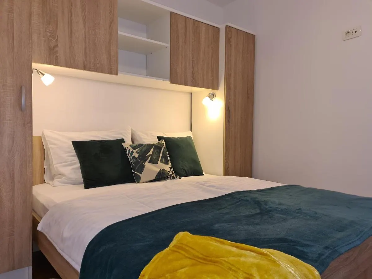 Downtown Apartment Ela