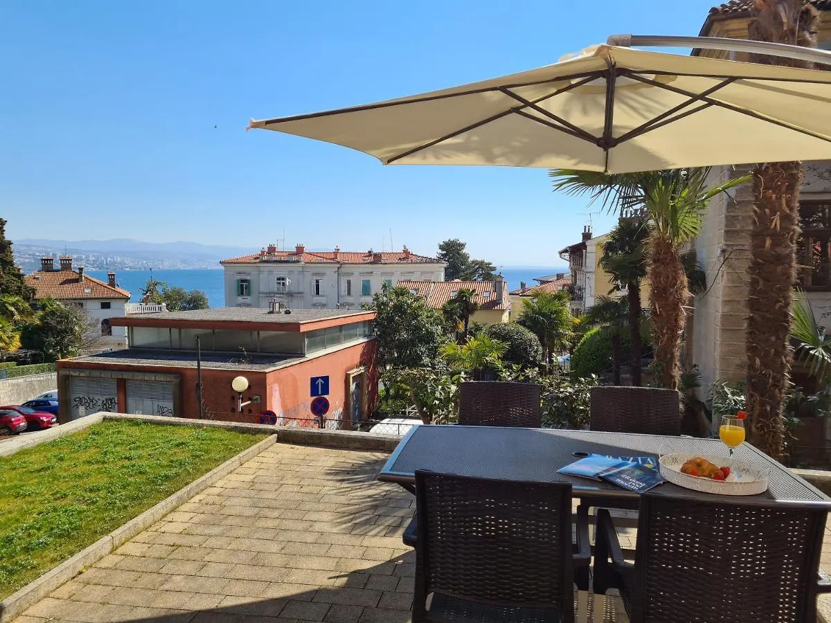 Downtown Apartment Ela 0*, Opatija