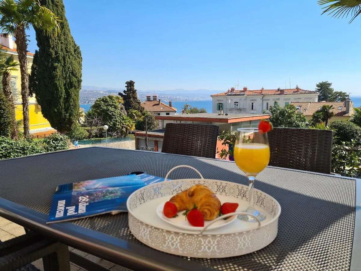 Downtown Apartment Ela 0*, Opatija